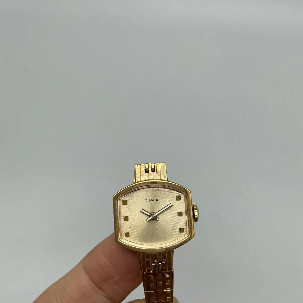 Vintage Timex Womens Watch 20mm Champagne Dial Gold Tone Manual Wind 6.5